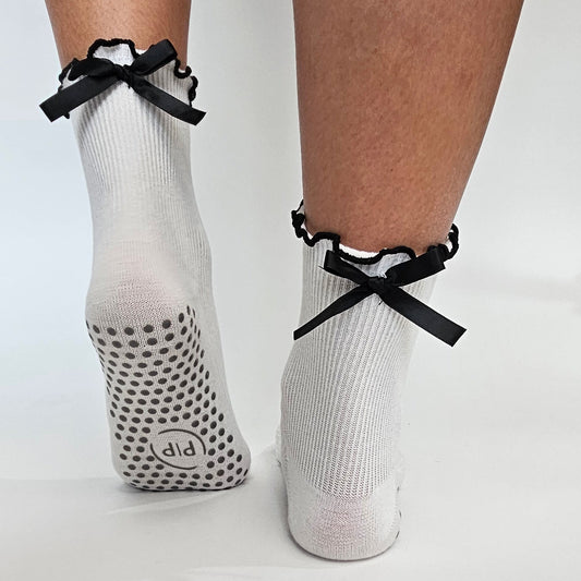White & Black Scallop Edge Bow Crew Yoga Socks